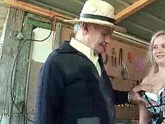 Amateur, Belle grosse femme bgf, Sucer une bite, Rondelette, Tir de sperme, Faciale, Plan cul à trois