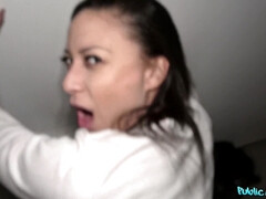 Cul, Brunette brune, Branlette thaïlandaise, De plein air, Piercing, Public, Maigrichonne, Nénés
