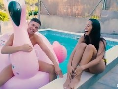 Culo, Mamada, Morena, Loco, Polla, Penetracion con dedos, Latina, Piscina