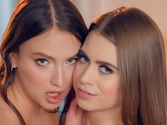 Embrassement, Lesbienne, Léchez, Masturbation, Chatte, Rasée, Dénudage, Adolescente