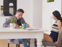 Morena, Engañando, Europeo, Corridas faciales, Cocina, Lamidas, Coño, Trio