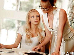 Fingern, Küssen, Lesbisch, Lecken, Masturbation, Dürr, Entkleiden, Titten