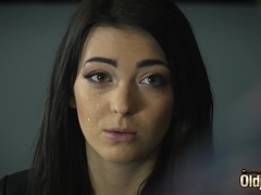 Blasen, Braunhaarige, Spermaladung, Handjob, Küssen, Natürlichen titten, Schlucken, Jungendliche (18+)