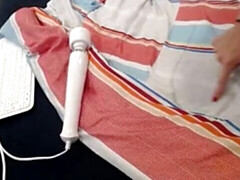 Amateur, Brunette brune, Masturbation, Orgasme, Rasée, Jouets, Vibromasseur, Webcam