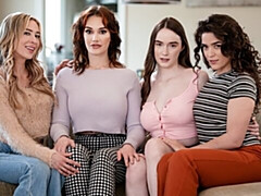 Gros cul, Doigter, Lesbienne, Chatte, Rasée, Maigrichonne, Adolescente, Nénés