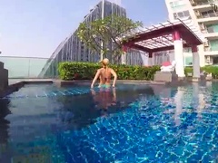 Blondine, Selbstgemacht, Hausmädchen, Im freien, Pool, Öffentlich, Schlampe, Spanner