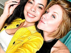 Rubia, Penetracion con dedos, Besar, Lamidas, Masturbación, Medias largas, Estriptis, Tetas