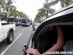 Grosser schwanz, Grosse titten, Kehlenfick, Hd, Muschi, Reiten, Flotter dreier, Spanner