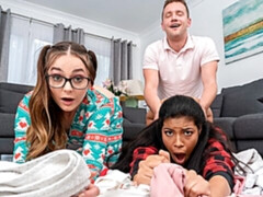 Amateur, Gros cul, Grosse bite, Brunette brune, En levrette, 2 femmes 1 homme, Maigrichonne, Adolescente