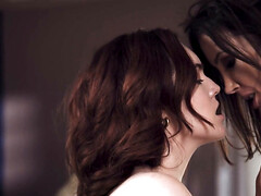 Morena, Lesbiana, Tetas