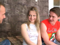 Blond, Fetisj, Eerste keer, Hardcore, Tiener, Trio