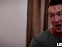 Anal, Gros cul, Gros seins, Sucer une bite, Brunette brune, Branlette thaïlandaise, Fille latino, Transsexuelle