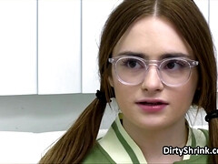 18 jaar, Enthousiasteling, Pijpbeurt, Hardcore, Kantoor, Orgasme, Tiener, Tieten likken