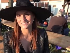 Kreng, Bruinharig, Sperma shot, Buiten, Gezichtspunt, Openbaar, Slet, Tieten likken