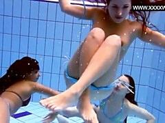 浴室, ブロンド, プール, 公共, シャワー, ティーン, オッパイの, 水中