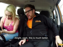 Amateur, Blonde, Sucer une bite, Voiture, Branlette thaïlandaise, Léchez, De plein air, Séduite