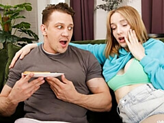 Anal, Gros cul, Grosse bite, Sucer une bite, En levrette, Seins naturels, Adolescente, Nénés