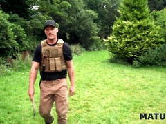 Grosse titten, Geile alte tussi, Schwanz, Europäisch, Hardcore, Milf, Rasiert, Uniform