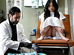 Fingern, Interrassisch, Küssen, Muschi, Rasiert, Dürr, Jungendliche (18+), Titten