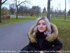 Amateur, Sucer une bite, Branlette thaïlandaise, Argent, Seins naturels, Public, Avaler, Adolescente