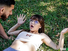 Enthousiasteling, Grote kont, Grote lul, Grote mammen, Hondjeshouding, Natuurlijke tieten, Mager, Tiener