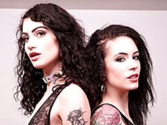 Noire, Brunette brune, Domination, Doigter, Léchez, Chatte, Dénudage, Jouets