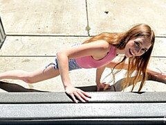 18 ans, Gros cul, Grosse bite, Sucer une bite, Seins naturels, Rousse roux, Adolescente, Nénés