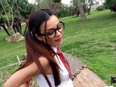 Brunette brune, Queue, Lunettes, Piercing, Pov, Public, Maigrichonne, Adolescente