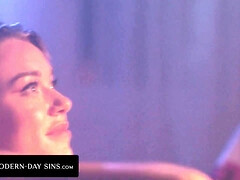 Grote mammen, Blond, Stel, Diep in de keel, Natuurlijke tieten, Pornster, Tiener, Tieten likken