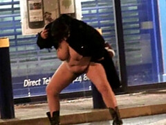 Britisch, Pummelig, Dildo, Fetisch, Flashen, Orgasmus, Pissen, Rasiert