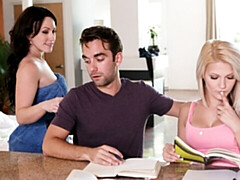 Grote lul, Blond, Bedriegen, 1 man 2 vrouwen, Hardcore, Likken, Ondergoed, Kousen