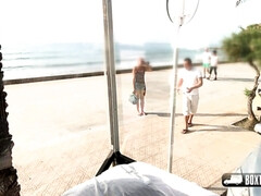 Chica, Playa, Rubia, Masaje, Desnudo, Al aire libre, Público, Flaco