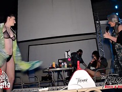 Tussi, Braunhaarige, Latina, Reiten, Titten