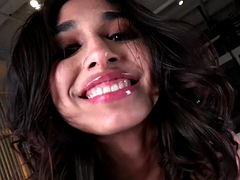 Grosse bite, Brunette brune, Mignonne, Masturbation, Huilée, Réalité, Adolescente, Nénés