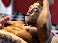 Anal, Lécher le cul, Sucer une bite, Homosexuelle, Branlette thaïlandaise, Interracial, Actrice du porno, Tatouage