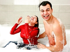 Bad, Grosser arsch, Blasen, Braunhaarige, Hundestellung, Handjob, Jungendliche (18+), Titten