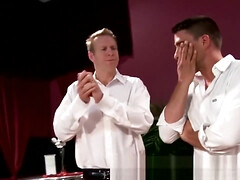 Gros cul, Gros seins, Brunette brune, Gorge profonde, En levrette, Mère que j'aimerais baiser, Orgasme, Plan cul à trois