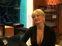 In den arsch, Grosser schwanz, Blondine, Blasen, Hundestellung, Hintern versohlen, Nass, Hure