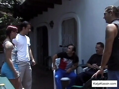 18 ans, Anal, Tir de sperme, Faciale, Partouze, Groupe, Hard, Adolescente