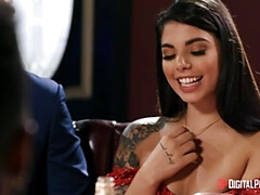 Culo, Cuarto de baño, Tetas grandes, Besar, Lamidas, Al aire libre, Tatuaje, Tetas