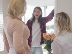 エロ熟女, カップル, バック, Hd, なめる, 淫乱熟女, オマンコ, 三人