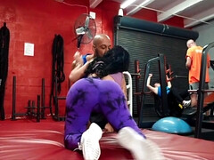 Gros cul, Sucer une bite, Fille latino, Public