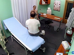 Mamada, Morena, Checa, Lamidas, Tetas naturales, Oficina, Coño, Uniforme