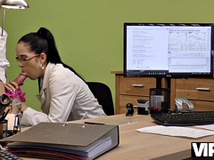 Blasen, Braunhaarige, Tschechisch, Europäisch, Flashen, Hardcore, Büro, Jungendliche (18+)