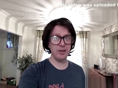 Sexy Babe Gives Mind Blowing Blowjob To Nerd