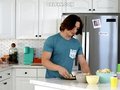 Gros cul, Gros seins, Plantureuse, Maman, Monstre, Piscine, Nénés, Épouse