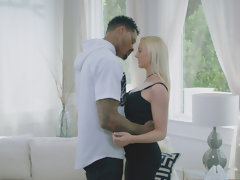 Grosse titten, Blondine, Besamung, Nahrung, Spiele, Interrassisch, Lecken, Reiten