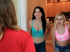 Arsch, Blondine, Blasen, Hundestellung, Frau frau mann, Handjob, Jungendliche (18+), Flotter dreier