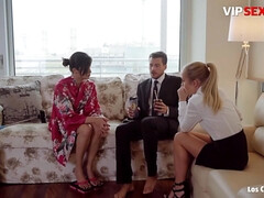 Блондинки, Грудастые, Глубокая глотка, Домашнее видео, Натуральные сиськи, Сыновья, Втроем, Сиськи