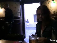 茶髪の, エロ熟女, 熟年, 淫乱熟女, 母, オマンコ, 現実, 義母